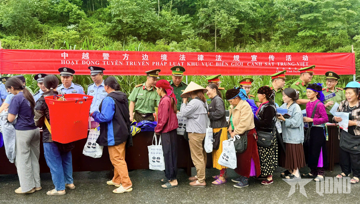 Tuyên truyền pháp luật, giữ vững bình yên biên giới Việt - Trung